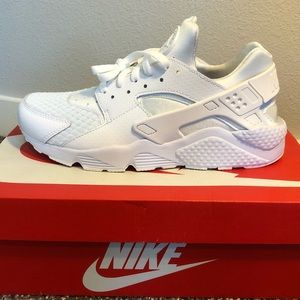 Nike Air Huaraches Men Size 10 All White